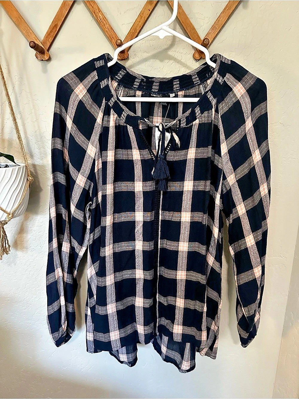 American Eagle Plaid Blouse in Black & Pink Size Medium NWT